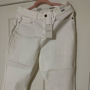 Judy Blue White Capri